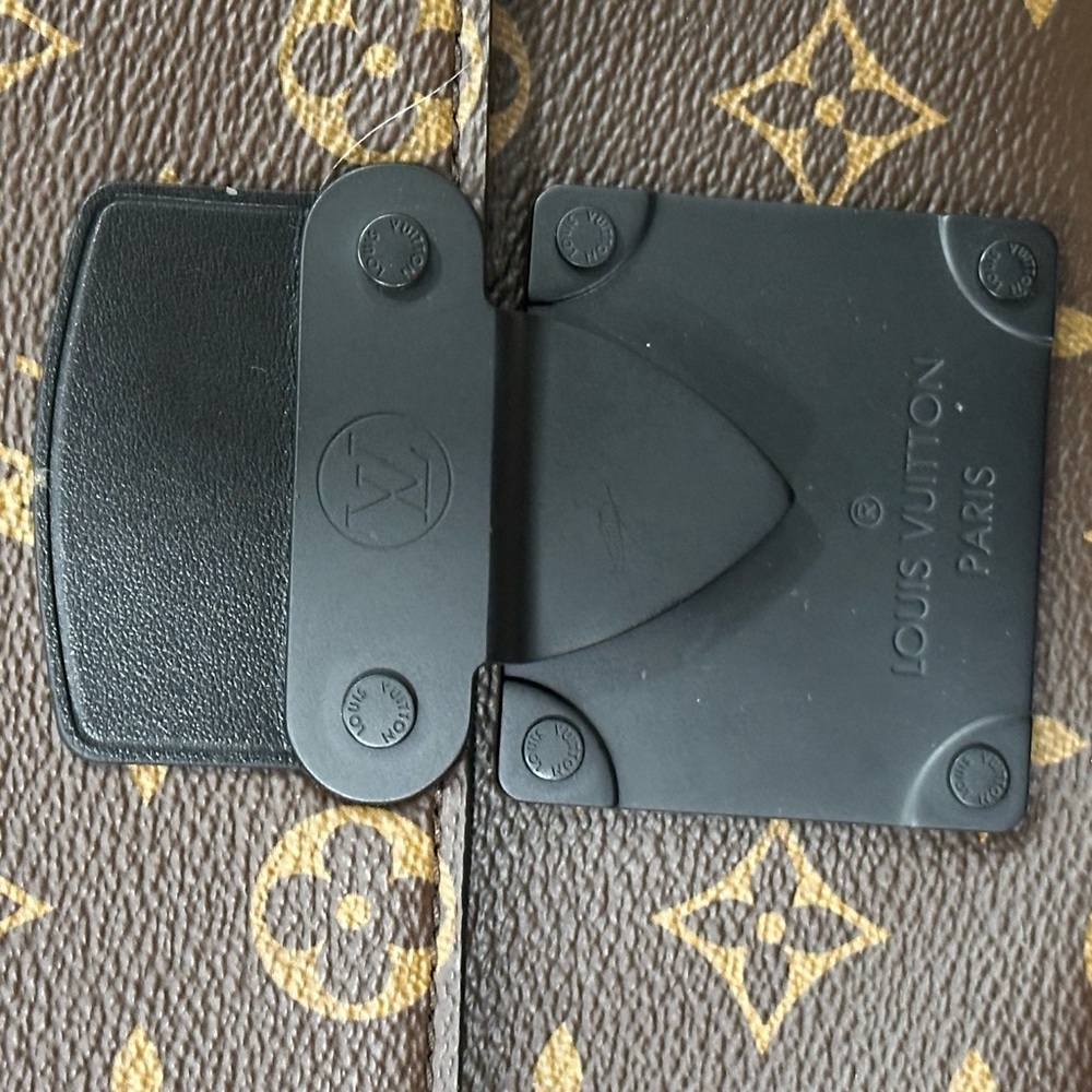 Authentic Louis Vuitton Fanny pack - Picture 4 of 9